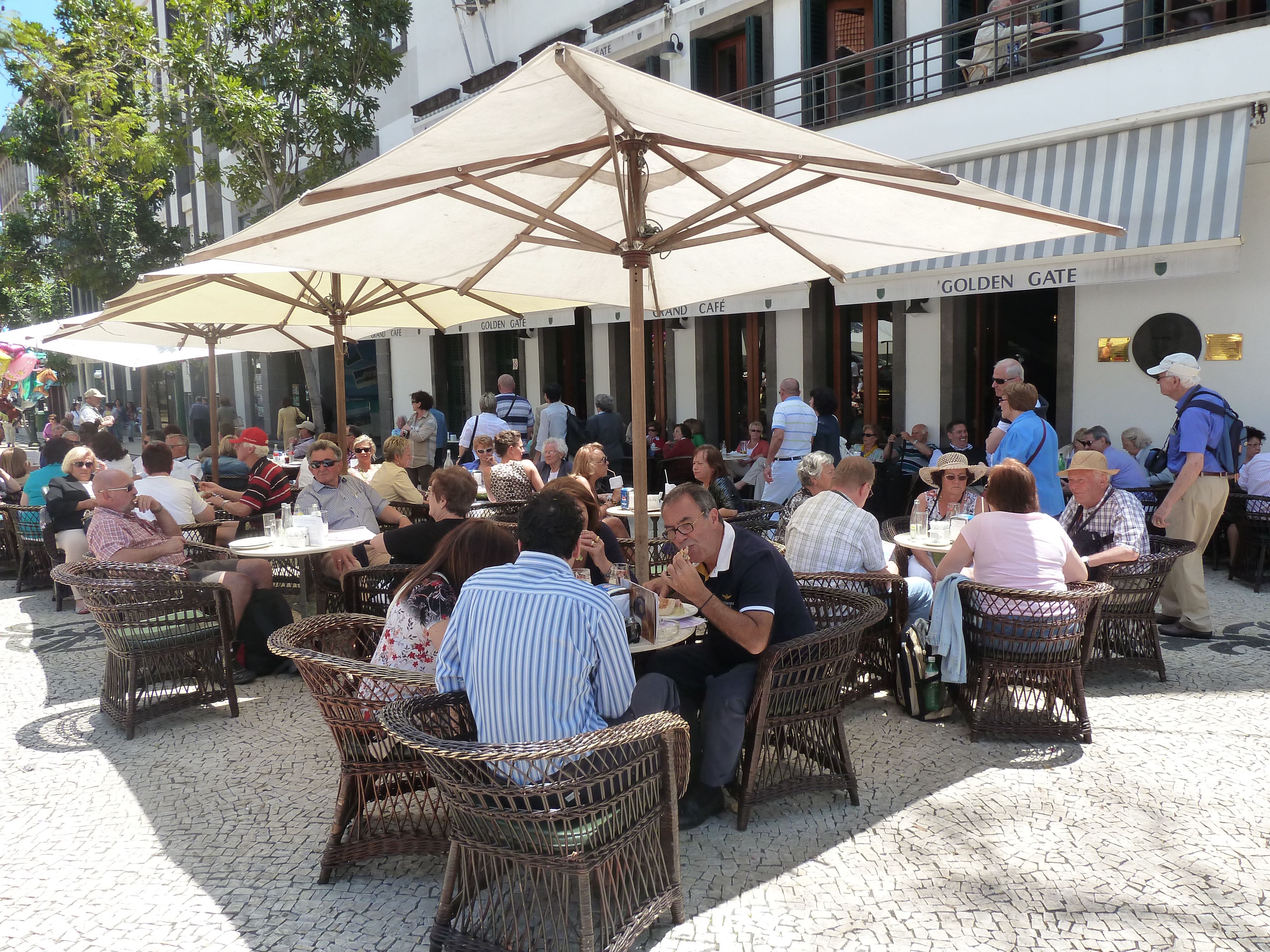 Latte%20and%20croissant