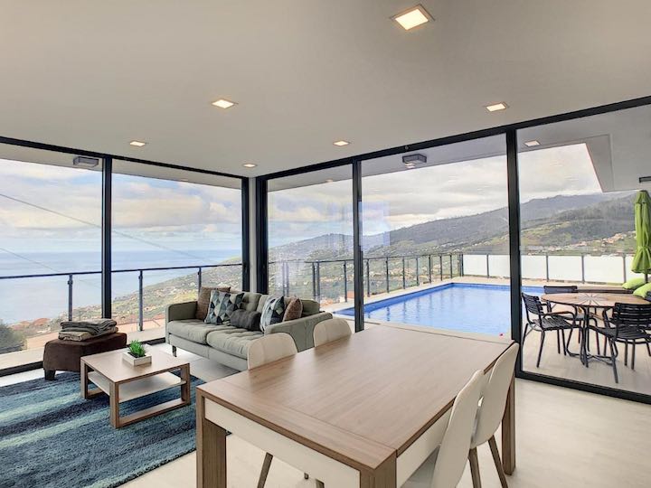 Sea view with swimming pool